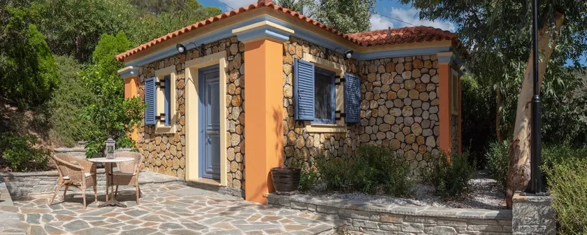 Traditional stone house by the sea with pool. - Image 1