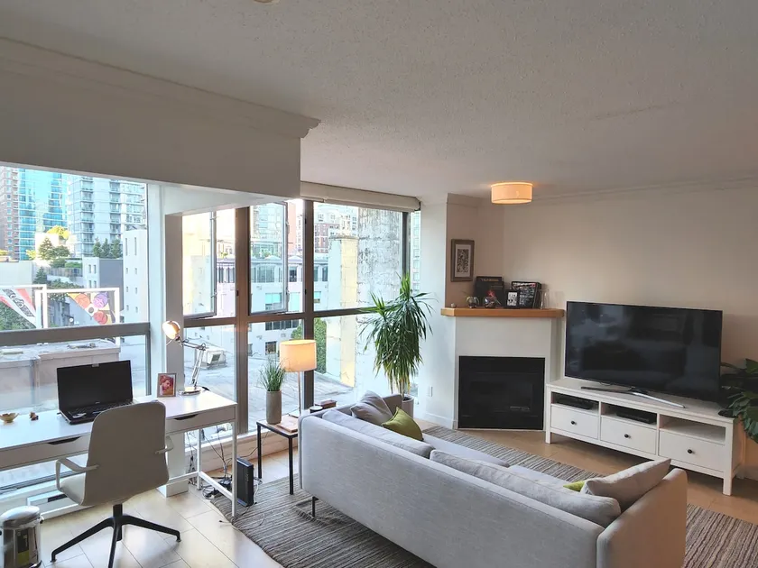 Perfect central location. 1 Bedroom, Free Parking - Image 1