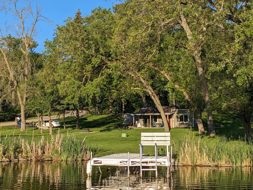 Dogs Stay Free!  Lakefront Bungalow with Dock - Image 1