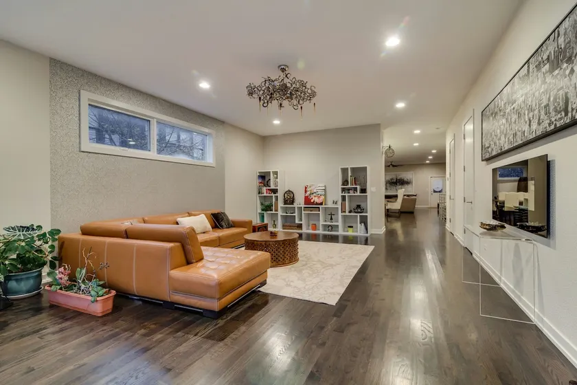 Modern Condo where East meets West! - Image 1