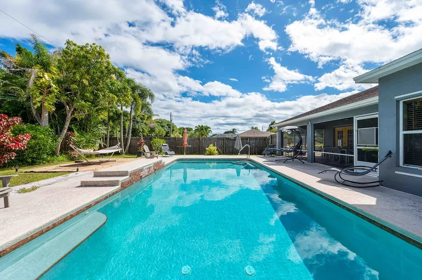 3/2 minutes from the beach/ with pool and yard - Image 1