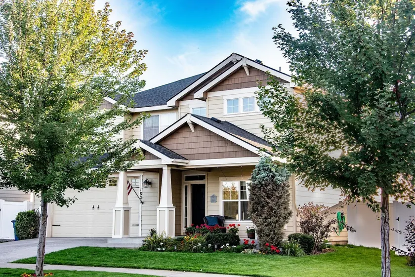 Guest Choice! Spacious & Bright w/ EV charger - Image 1