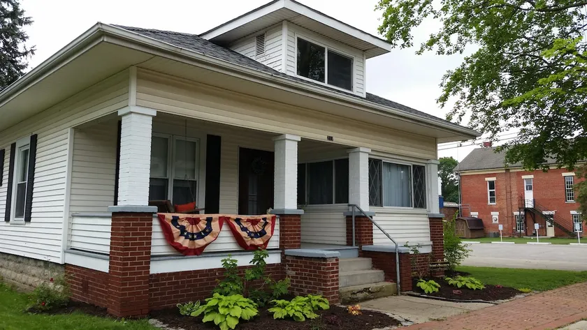 1920's style Bungalow easy walk downtown - Image 1