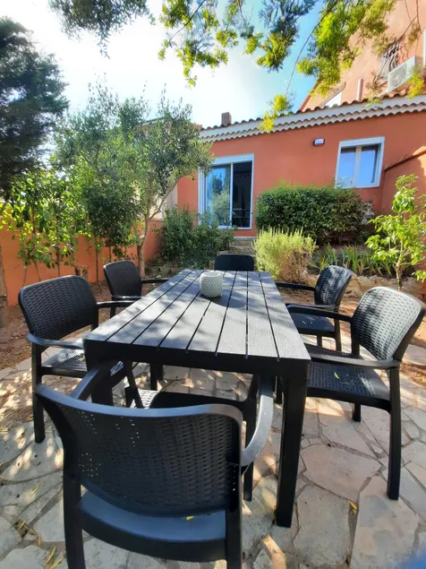 2-room in villa with terrace - Image 1