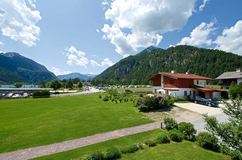 Karlingerhof - Image 1