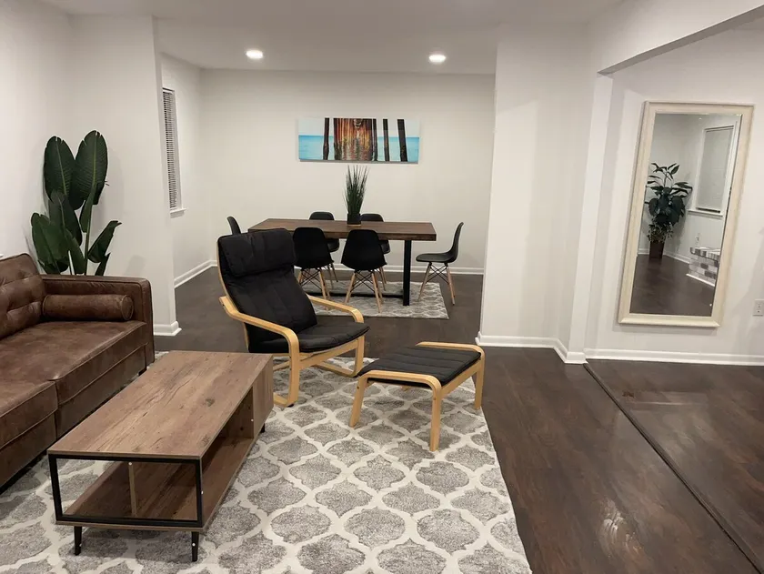 Cheerful 3 bed 2 bath home/fully fenced/pet friend - Image 1