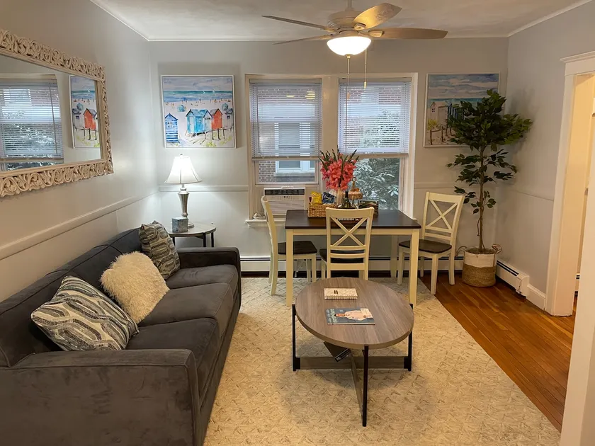 2.4 miles to Salem Spacious &1st Floor near beach2 - Image 1