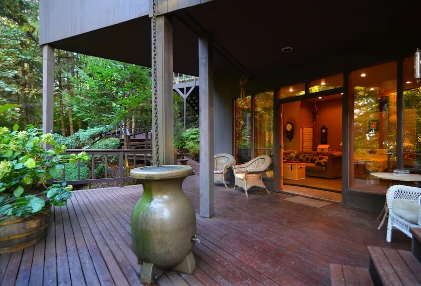 Treehouse Library Guest Suite - Image 1