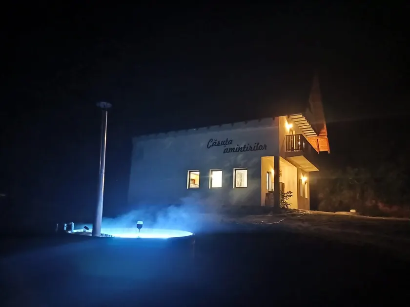 Cozy cottage with hydromassage tub - Image 1