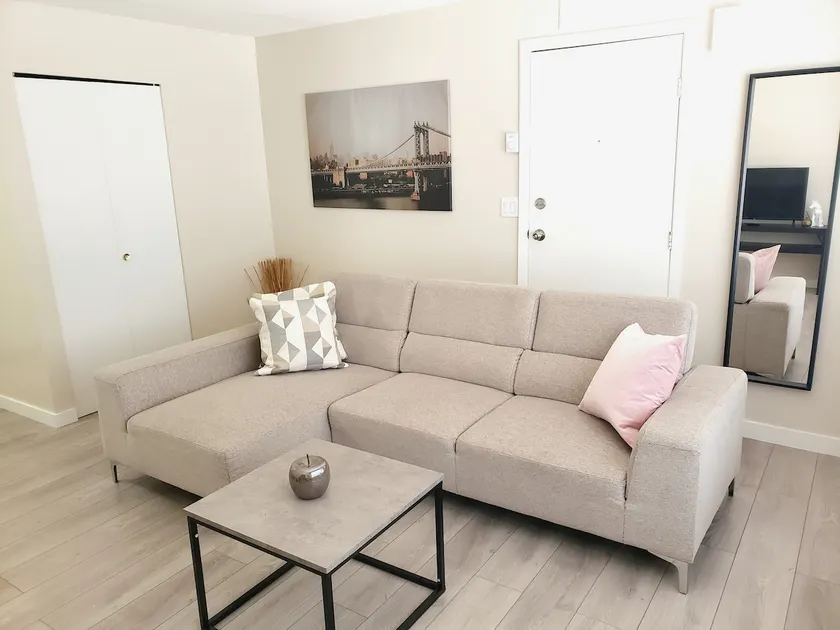 Cozy Suite 8 min to DT & 3 min to VGH - Image 1