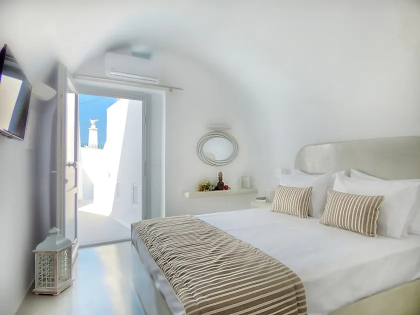 Cave Room – the Cave Castle in Akrotiri Santorini - Image 1