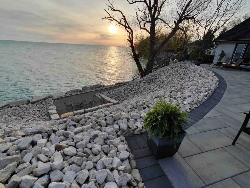 Cozy 2 Bedroom Lakeview Cottage - Image 1