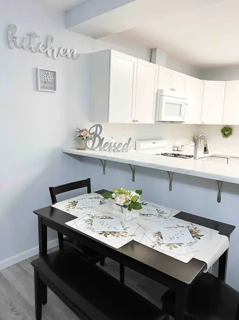 A/C in Unit - 3 Queen Bed Spacious Modern Suite 10 - Image 1