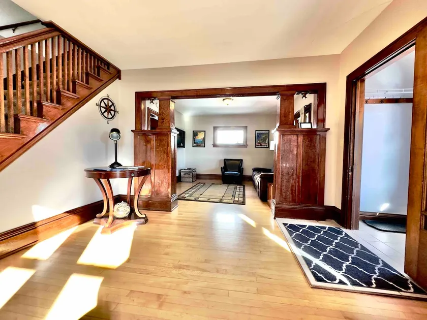 Vintage House Downtown - Spacious - Has it all! - Image 1