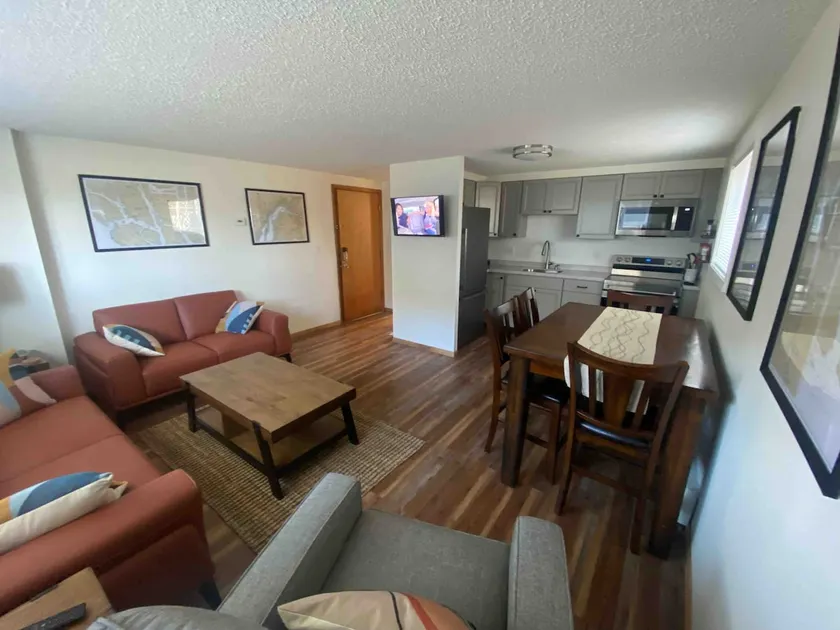 #2 Downtown 2 Bedroom Apartment Newly Renovated - Image 1