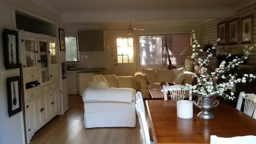 Stylish Garden Beachside Townhouse - 3 Bedrooms - Image 1