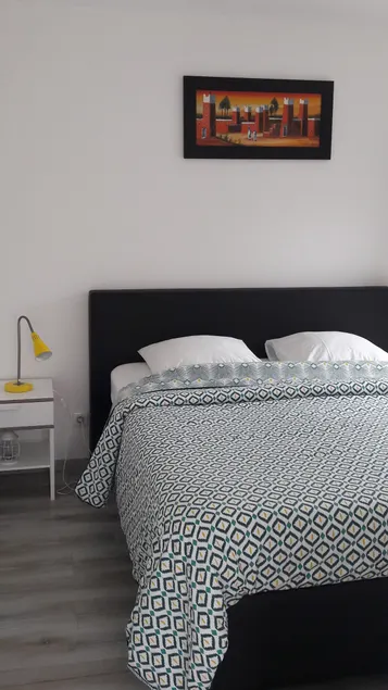 Beautiful cozy and bright apartment + Parking - Image 1