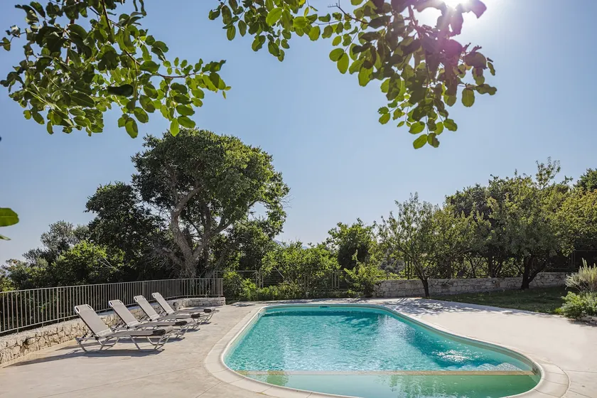 Mithonies Villa, with Private Pool & BBQ, By ThinkVilla - Image 1