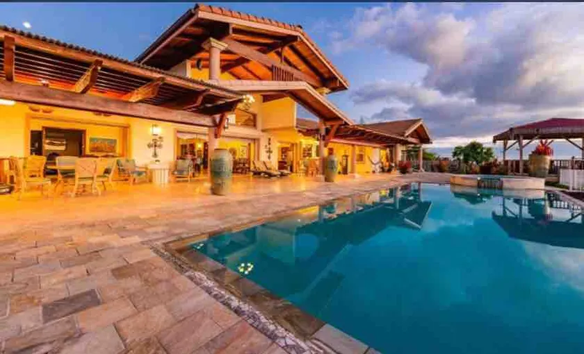 Quintessential blend of Luxury, hosted rental. - Image 1