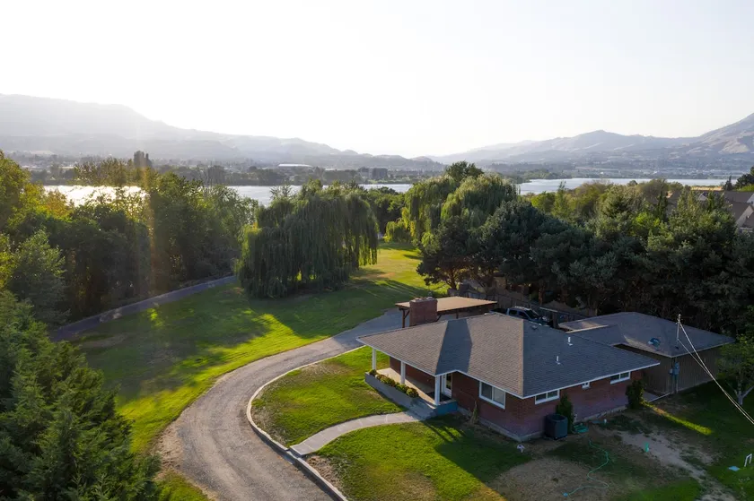 Riverwalk Retreat - Image 1
