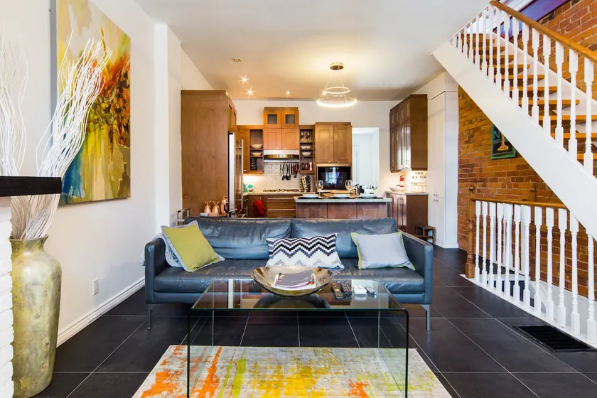 Historic Home with Modern Decor in Downtown Toronto - Image 1