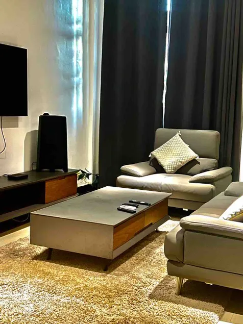 Affordable & Luxurious 2-Bed Apt with Pool & Wi-Fi - Image 1