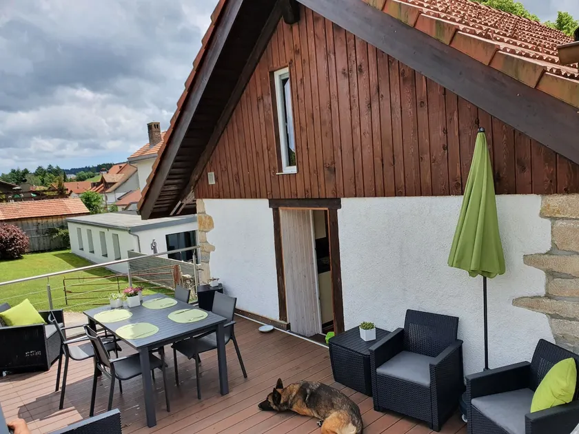 Fully renovated charming maisonette - Image 1