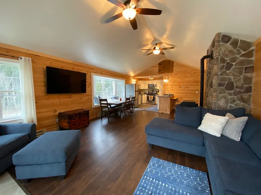 Newly Renovated AC 4 ACRES 3000sqft home with Full Game Room - Image 1
