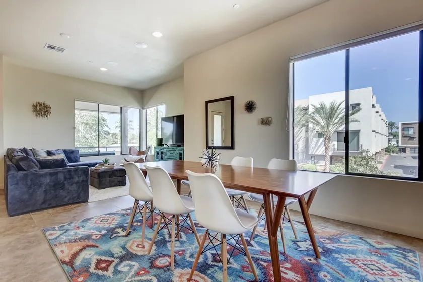 Be Our Guest-Steps away from Old Town & Spacious! - Image 1