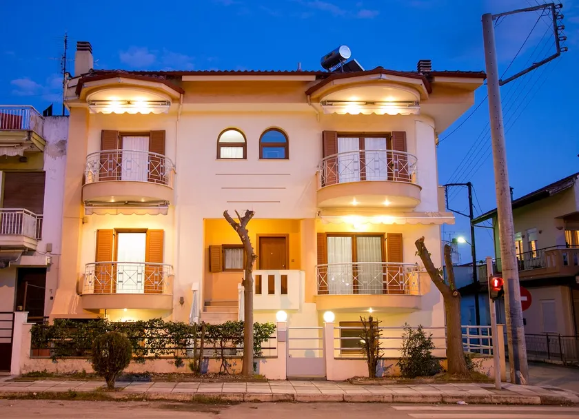 Vier Luxury House - Image 1