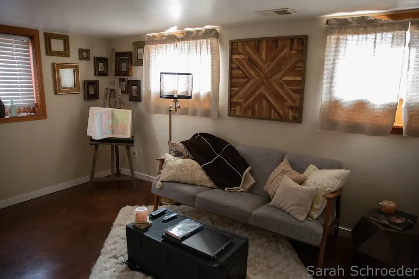 Cozy Basement Apartment *Updated bathroom* - Image 1