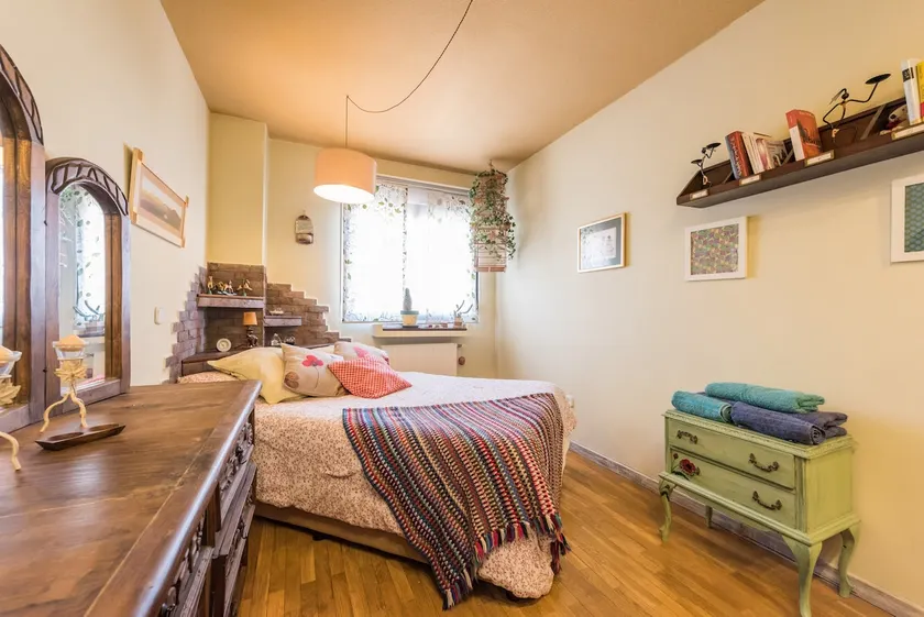 Beautiful downtown apartment with A/C - Image 1