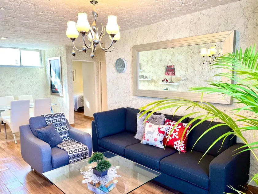 Downtown luxury apartment with balcony - Image 1
