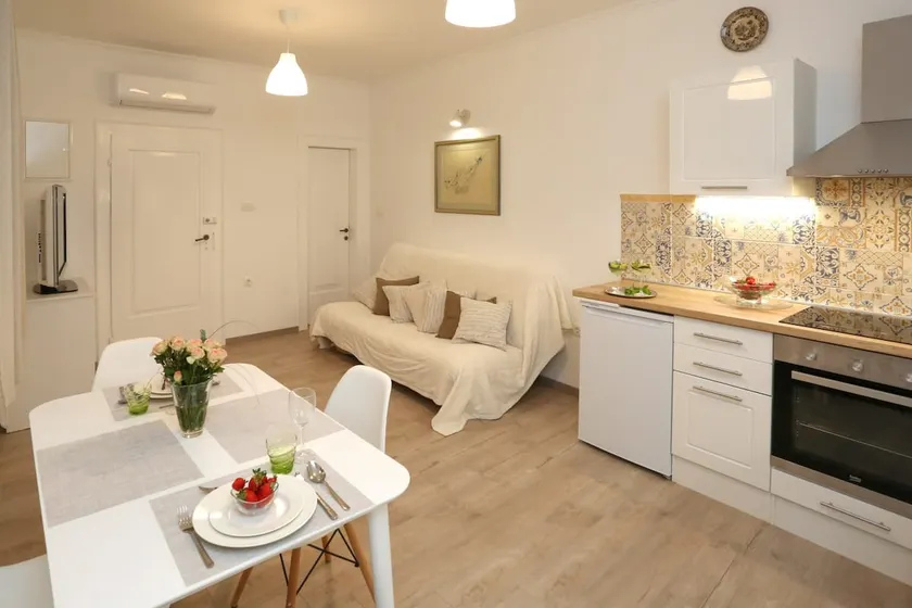 APARTMENT TERRACE - private parking, brand new - Image 1