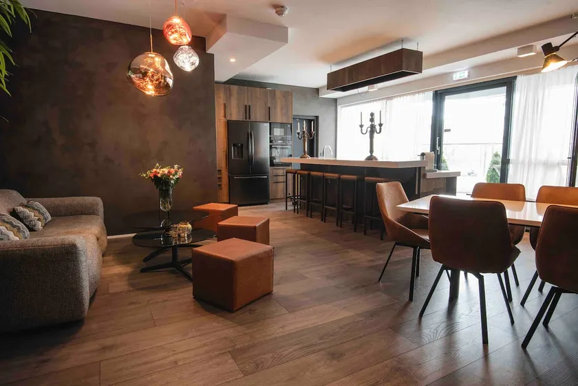 B14 - Unique apartment down town for 18Persons - Image 1