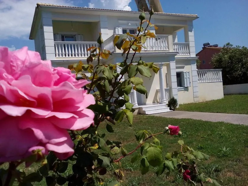 Sissy's Rose Garden apartment - Image 1