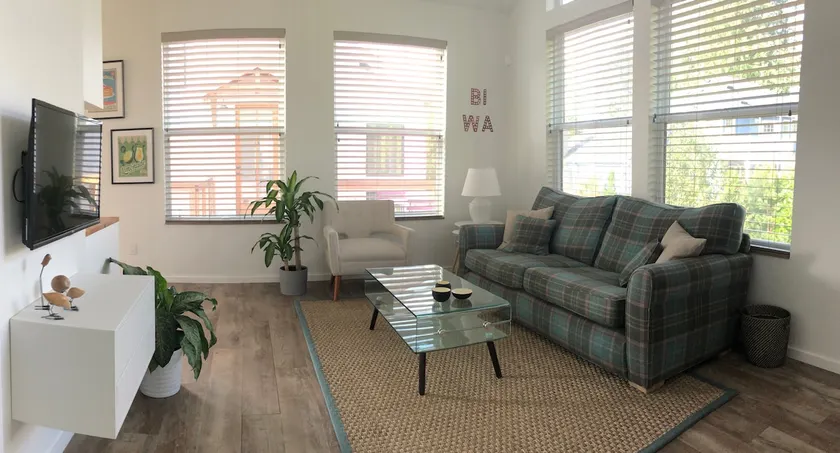 Contemporary Bainbridge Island Apartment - Image 1