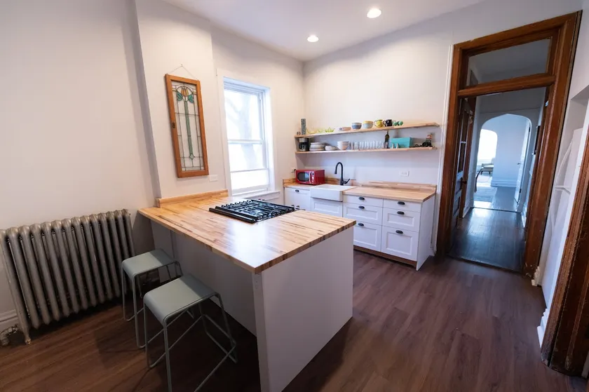 Hip 3 BR in Heart of Historic Wicker Park! - Image 1