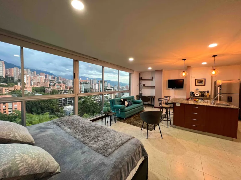 Exclusive apt in Poblado, Central location - Image 1