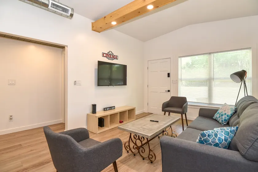 Main stay | Centrally located to main attractions - Image 1