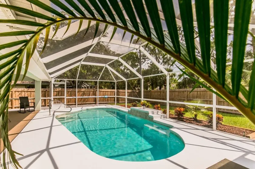 ☆☀︎❀Relaxing Heated Pool!Beautiful Patio,Pet Friendly,Fenced Area, Near Beaches! - Image 1