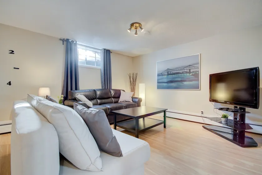 Entire 1BR Apt, 8 Min To Ottawa | One Free Parking - Image 1