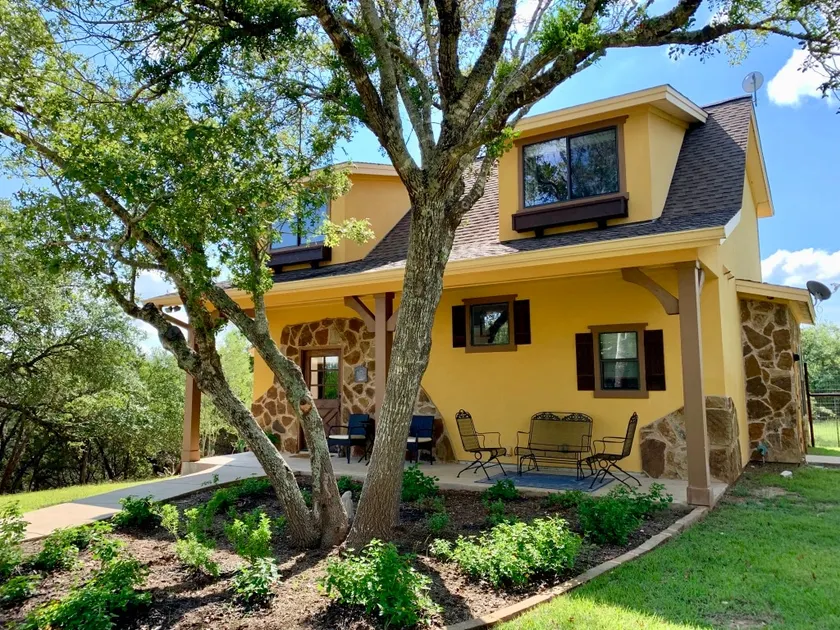 3 Sisters Hill Country Cottage - Image 1