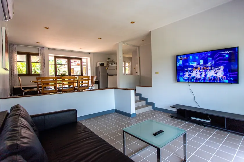 F4 Beach house Kitchen BBQ 3 bedrooms Large yard - Image 1