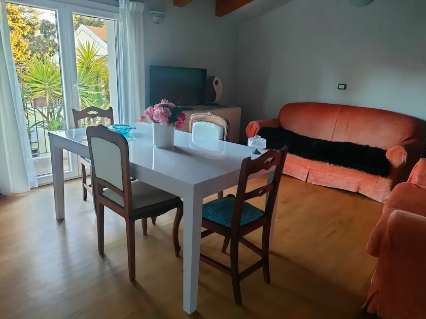 Pescara: large apartment in a villa - Image 1