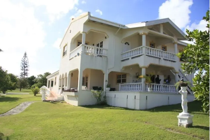 Evergreen House: Spacious 3bed Apartment - Image 1