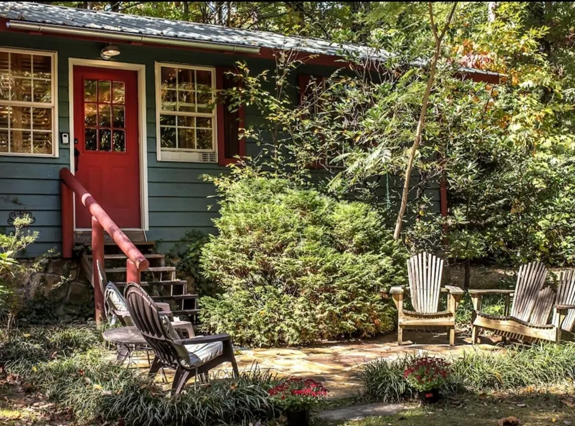 Romantic Mentone Cabin with Soaking Tub | Pet OK - Image 1