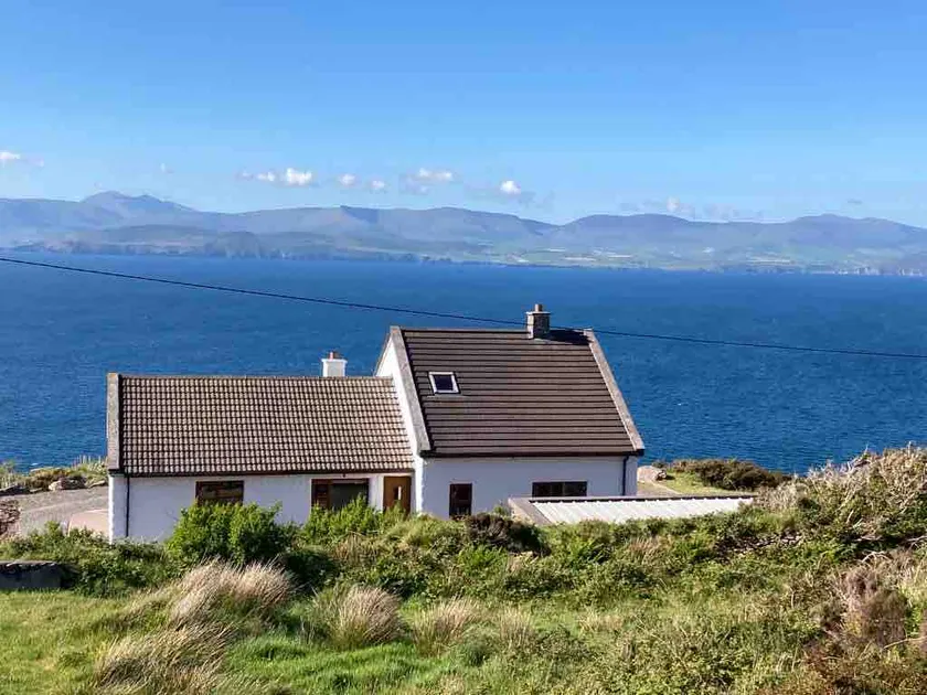 Cozy and secluded cottage with stunning ocean view - Image 1