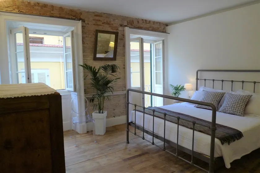 1861 Liston Boutique flat - Image 1