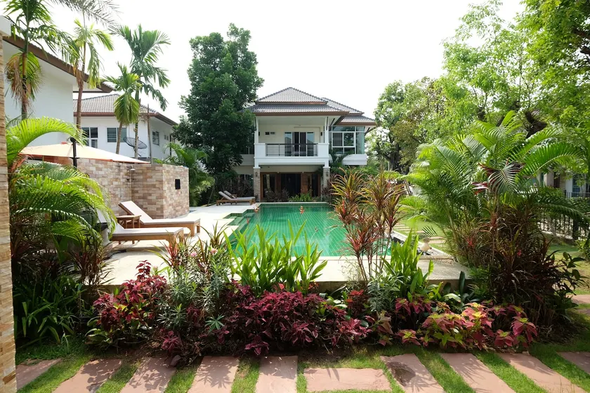 Starry Night Villa with Swimming Pool B building - Image 1